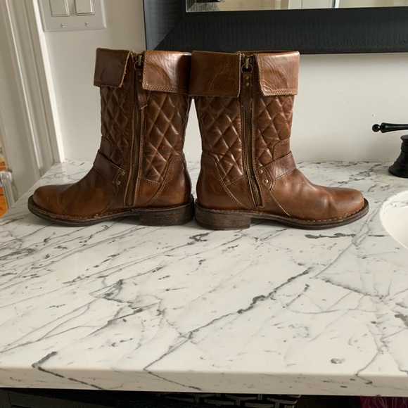 UGG Quilted Conor Fawn Boots 6 - Picture 14 of 16